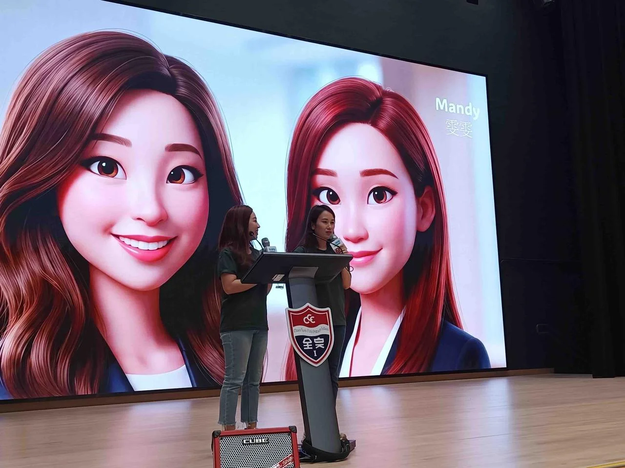 魯友記代表在台上，向逾百名長者傳遞資訊